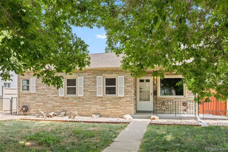 1132 Boston St, Aurora, CO 80010