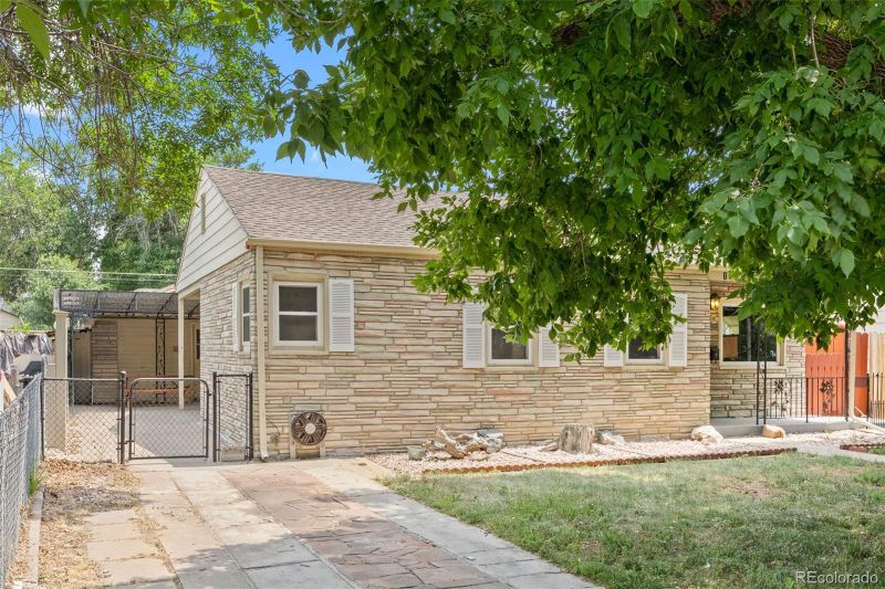 1132 Boston St, Aurora, CO 80010
