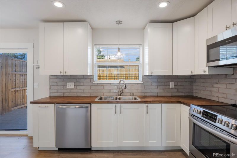 2540 E Geddes Pl, Centennial, CO 80122