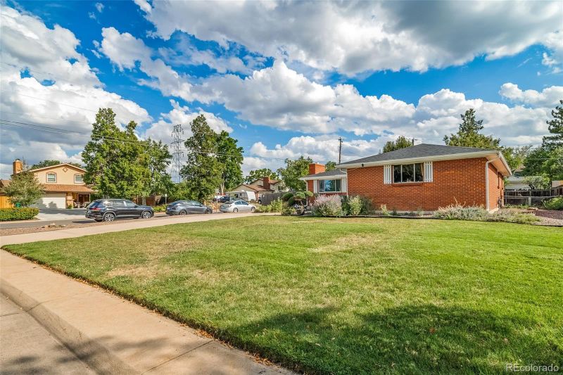 13674 E Parkview Dr, Aurora, CO 80011