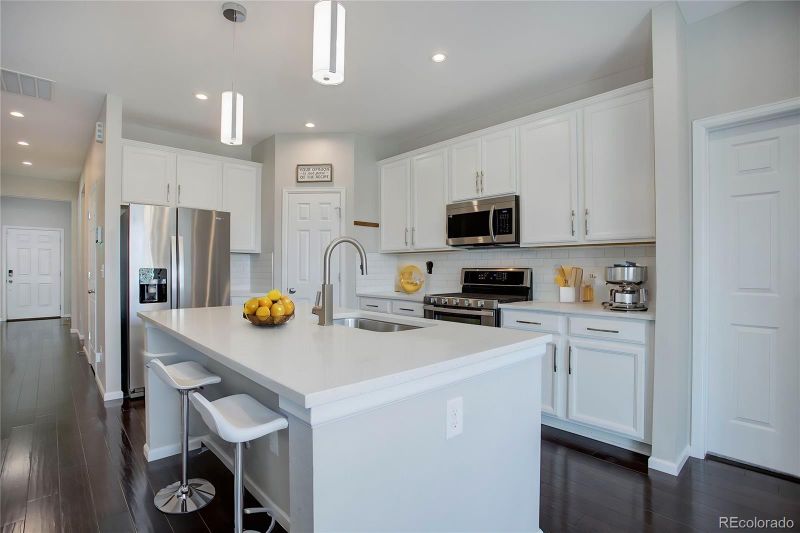 4238 S Netherland Cir, Aurora, CO 80013