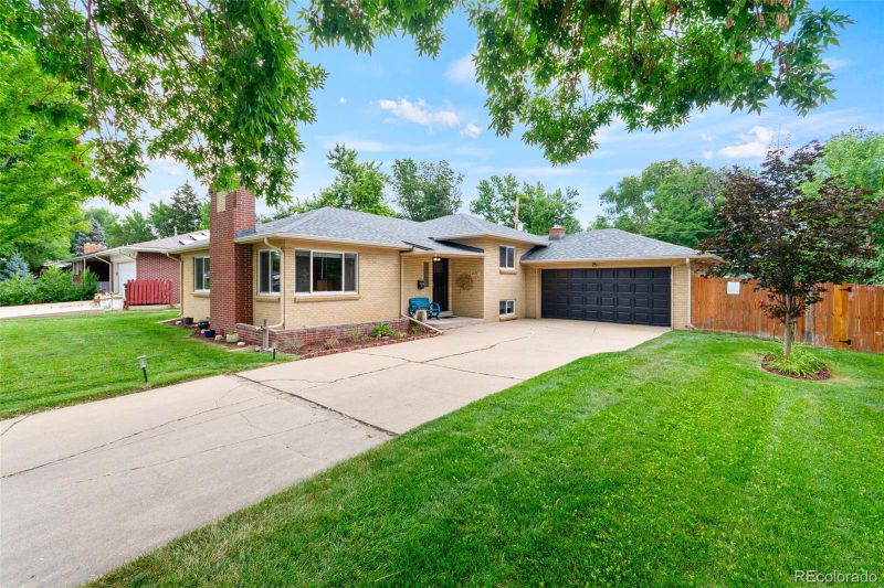 6520 Saulsbury Ct, Arvada, CO 80003