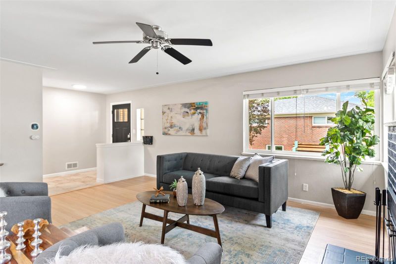 6520 Saulsbury Ct, Arvada, CO 80003