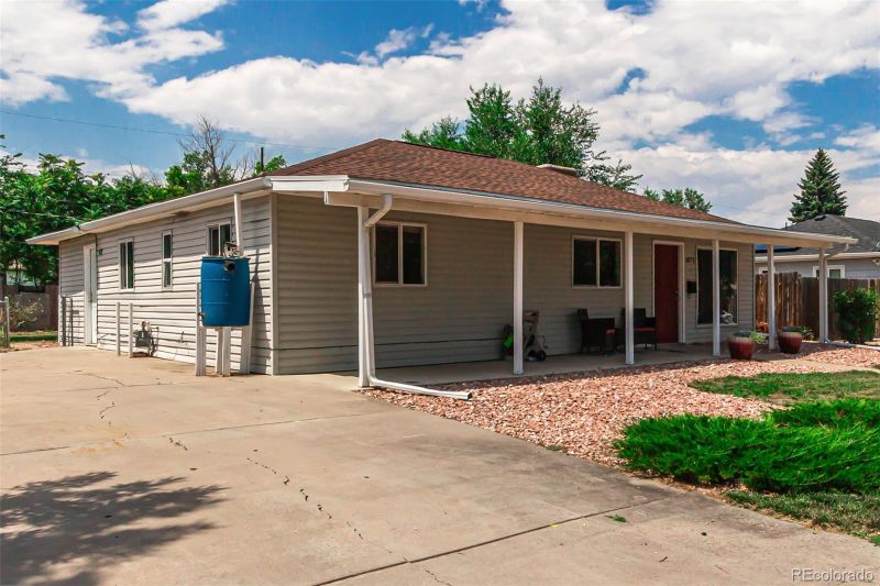 1073 Wheeling St, Aurora, CO 80011