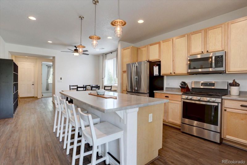 392 Vista Cliff Ct, Castle Rock, CO 80104