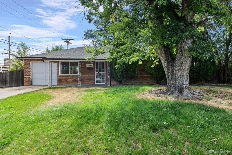 1290 Ursula St, Aurora, CO 80011