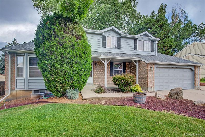 7621 Oak St, Arvada, CO 80005