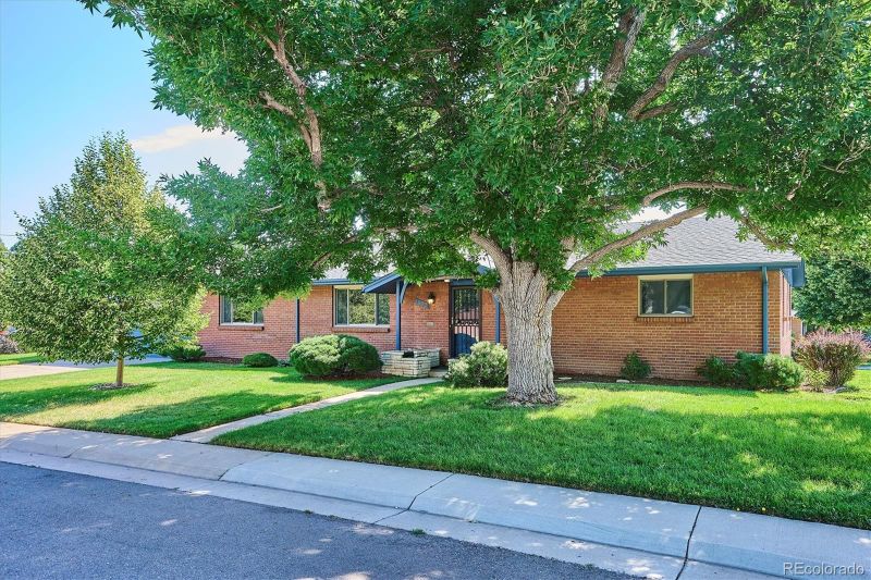 1692 S Ivanhoe St, Denver, CO 80224
