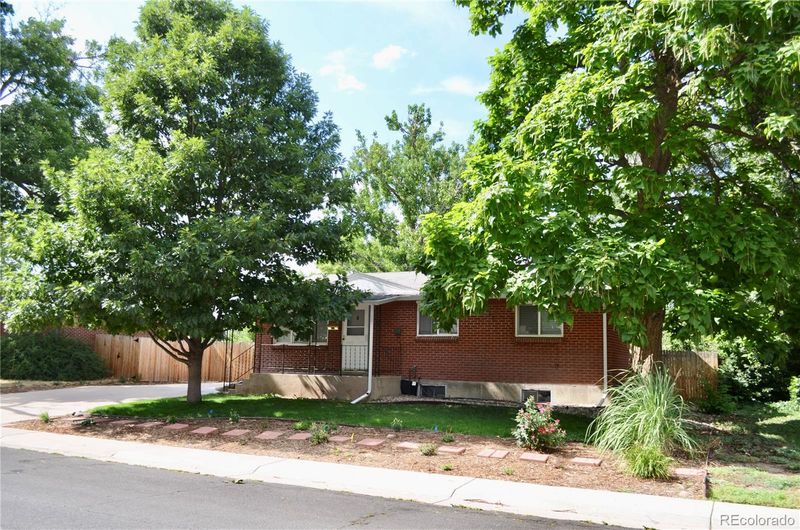 1075 W Princeton Pl, Englewood, CO 80110