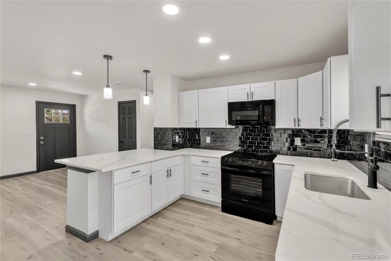 13124 Robins Dr, Denver, CO 80239
