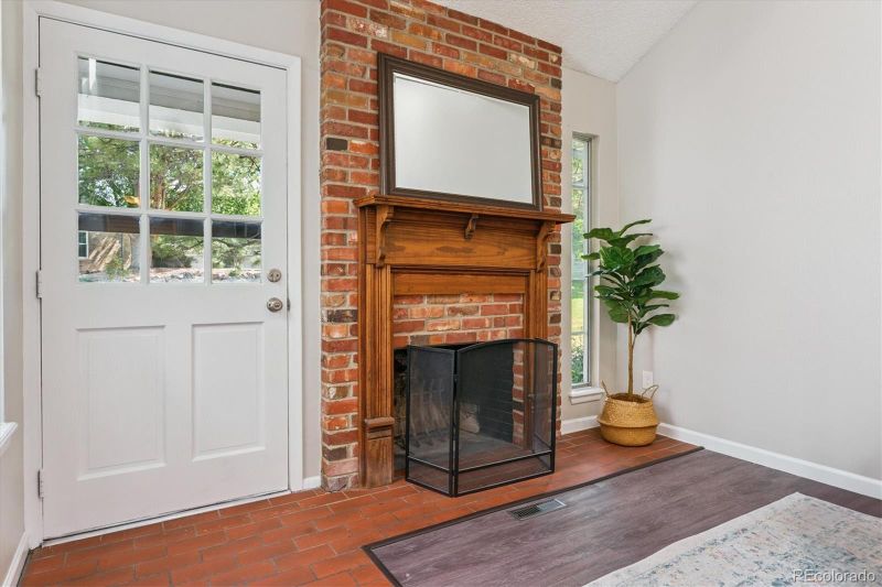 2901 W Long Dr #B, Littleton, CO 80120