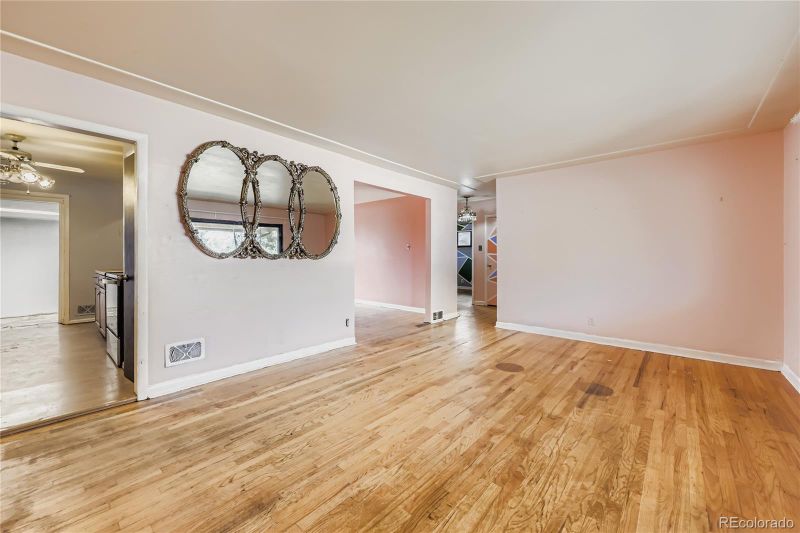 2209 Havana St, Aurora, CO 80010