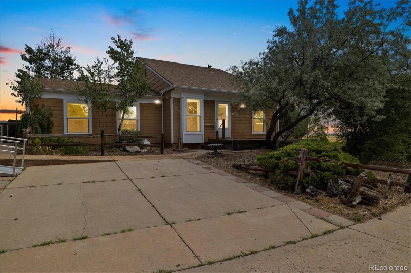 20797 E Coolidge Pl, Aurora, CO 80011