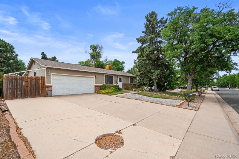 15190 E Columbia Dr, Aurora, CO 80014