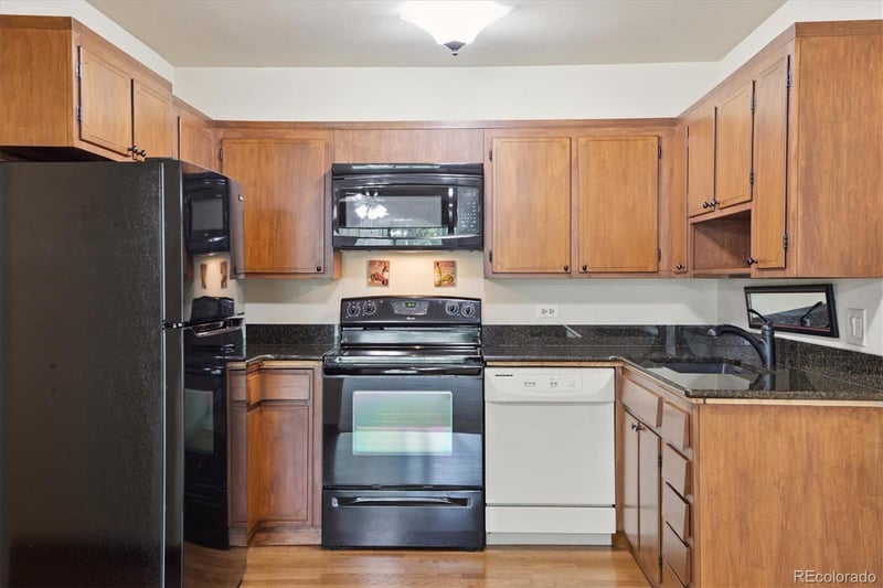 725 S Clinton St #2B, Denver, CO 80247