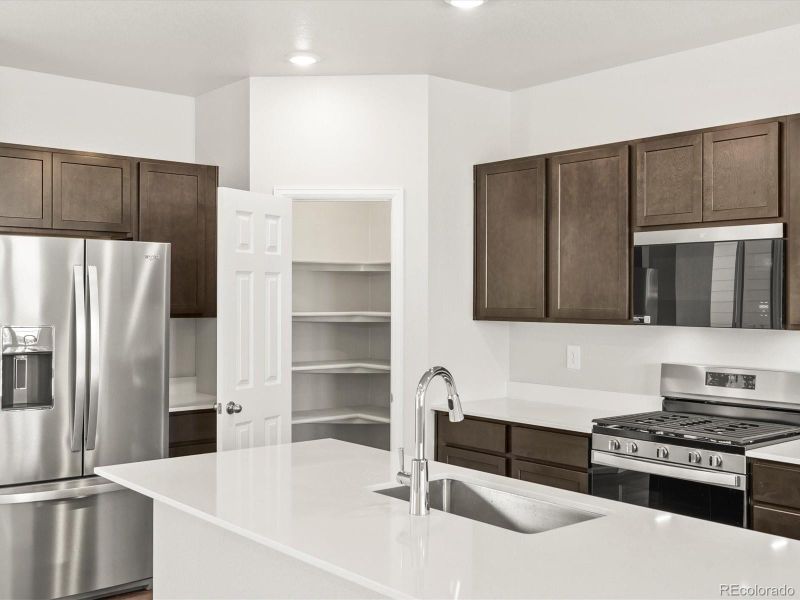 22430 E 8th Ave, Aurora, CO 80018