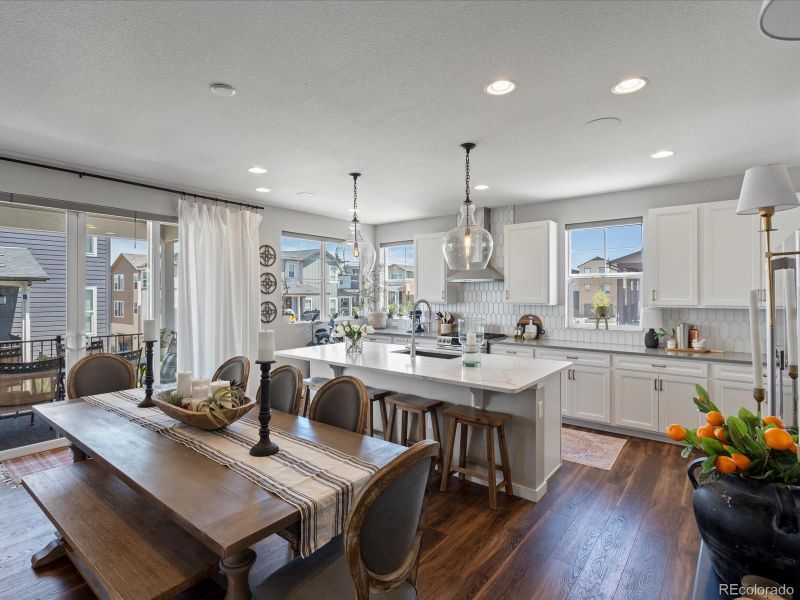 8989 Southurst St, Highlands Ranch, CO 80129