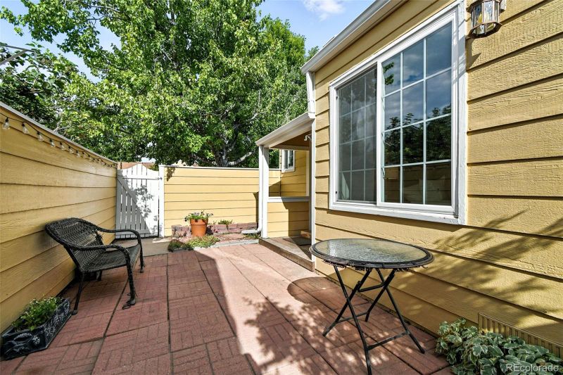 1961 S Balsam St, Lakewood, CO 80227