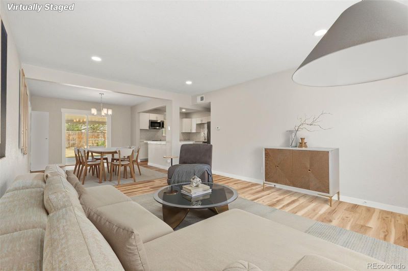 996 Quentin St, Aurora, CO 80011