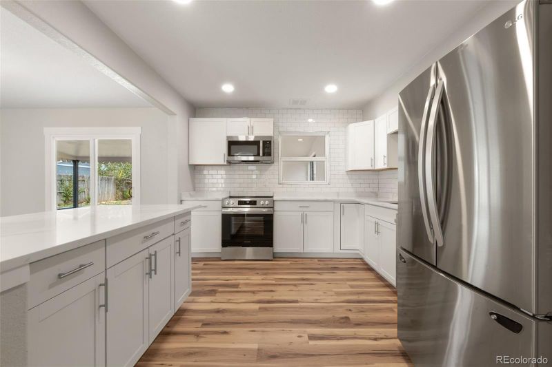996 Quentin St, Aurora, CO 80011