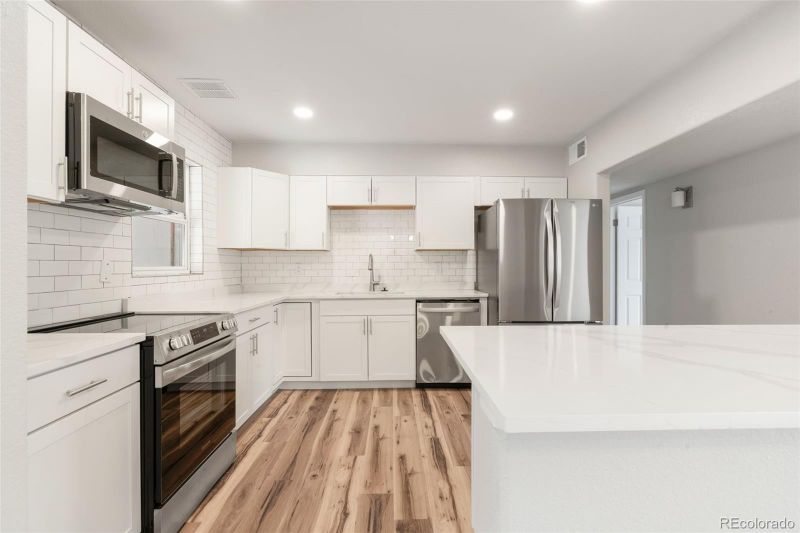 996 Quentin St, Aurora, CO 80011