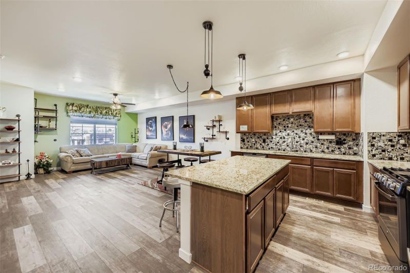 815 E 98th Ave #705, Thornton, CO 80229