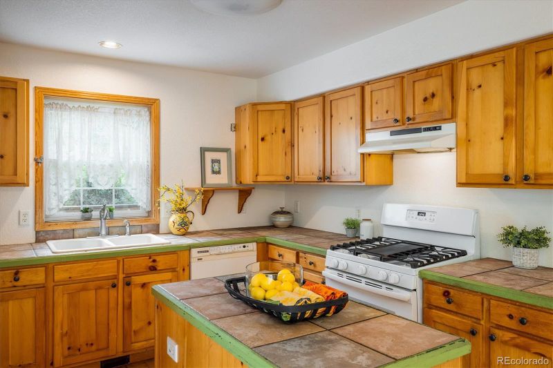 316 Umatilla Dr, Black Hawk, CO 80422
