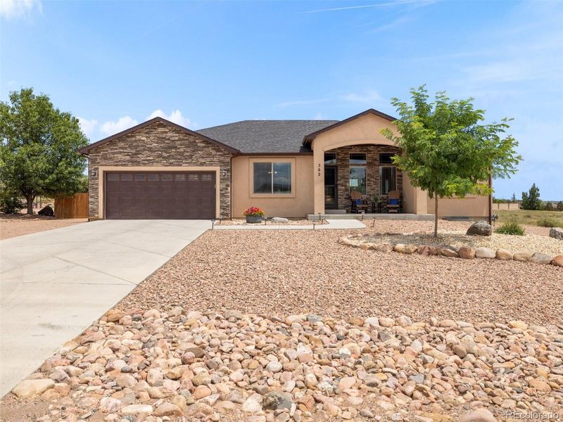 562 S Ferncliff Dr, Pueblo, CO 81007