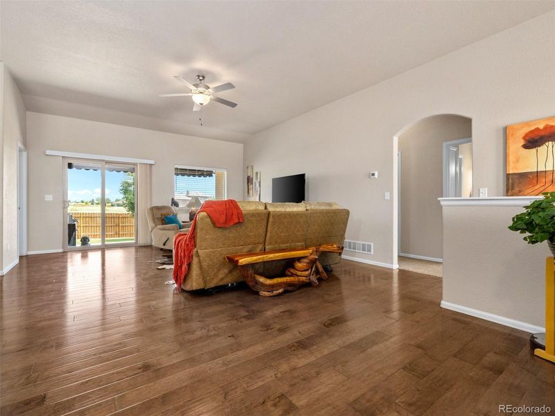 562 S Ferncliff Dr, Pueblo, CO 81007