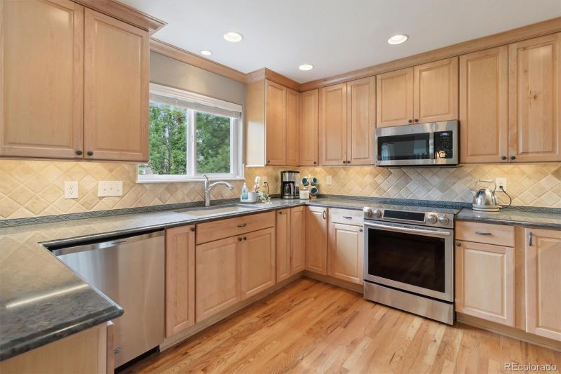 1800 Crestone Ct, Longmont, CO 80504