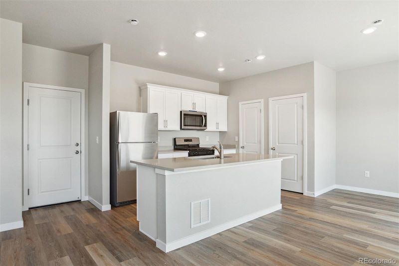 48285 Shetland Dr, Bennett, CO 80102