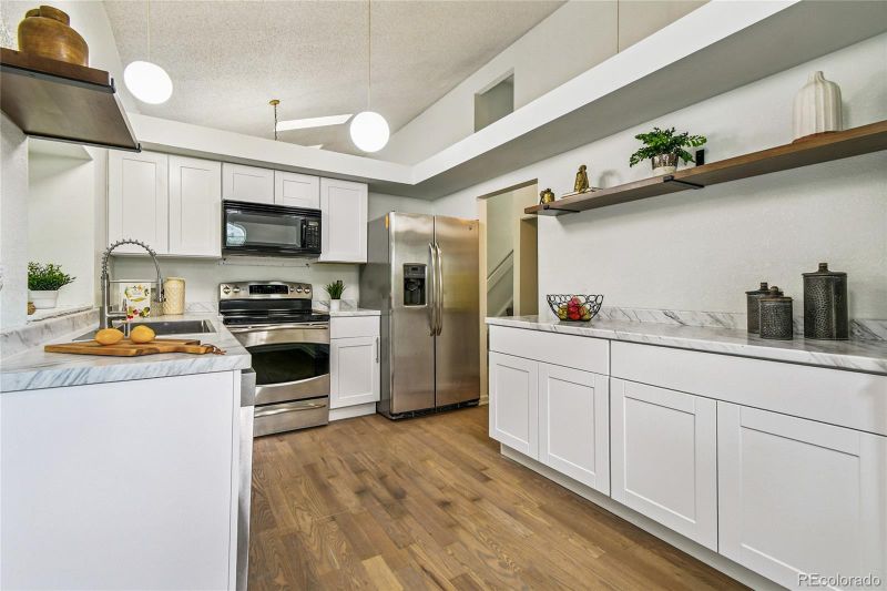 6178 Zenobia Ct, Arvada, CO 80003