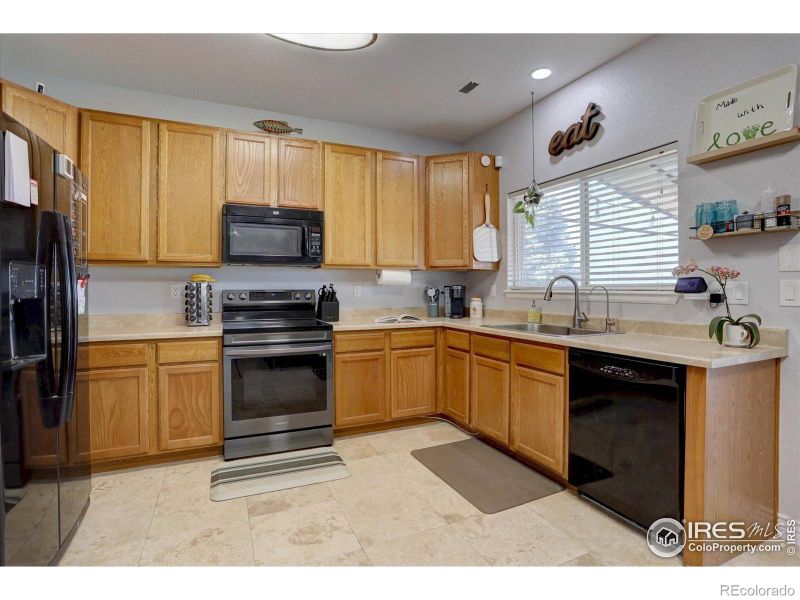 245 Stonehaven St Cir, Dacono, CO 80514