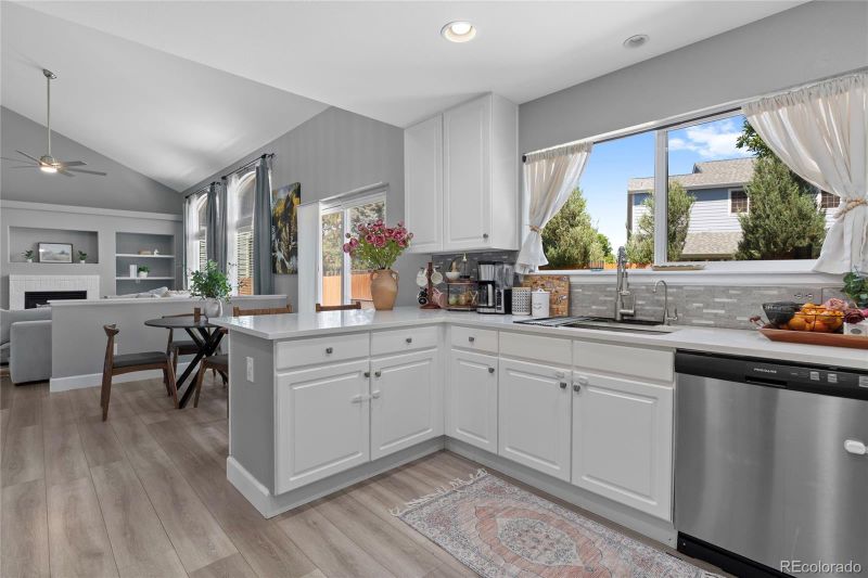 18565 E Berry Dr, Aurora, CO 80015
