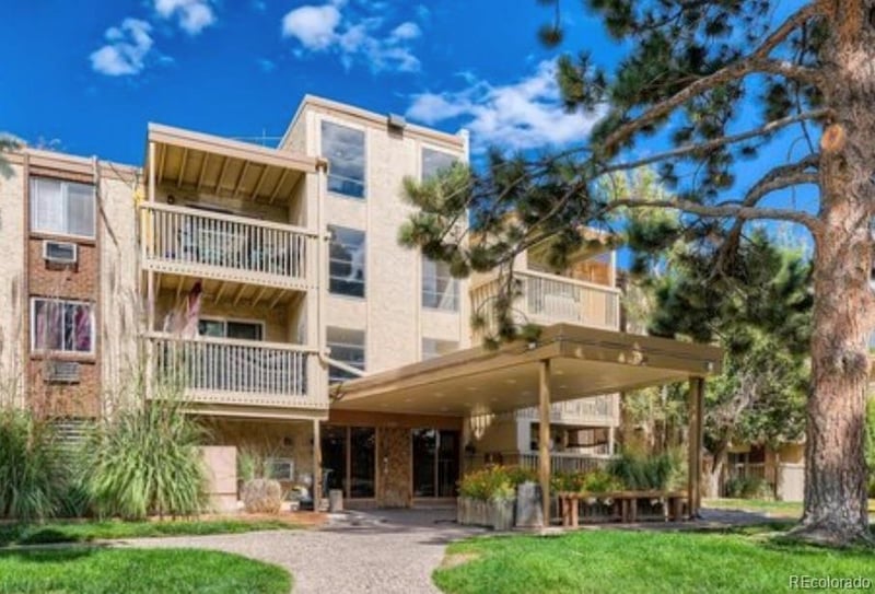 1300 S Parker Rd #104, Denver, CO 80231