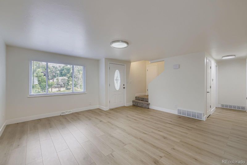 810 W Powers Dr, Littleton, CO 80120