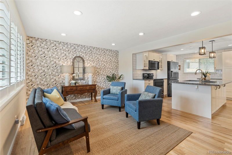 3185 W Radcliff Dr, Englewood, CO 80110