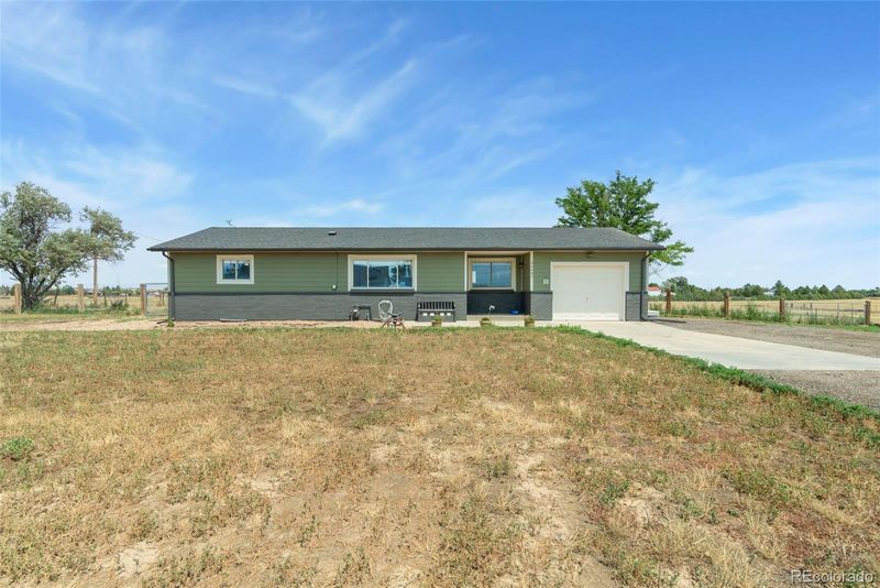 54685 E Bobcat Ln, Strasburg, CO 80136