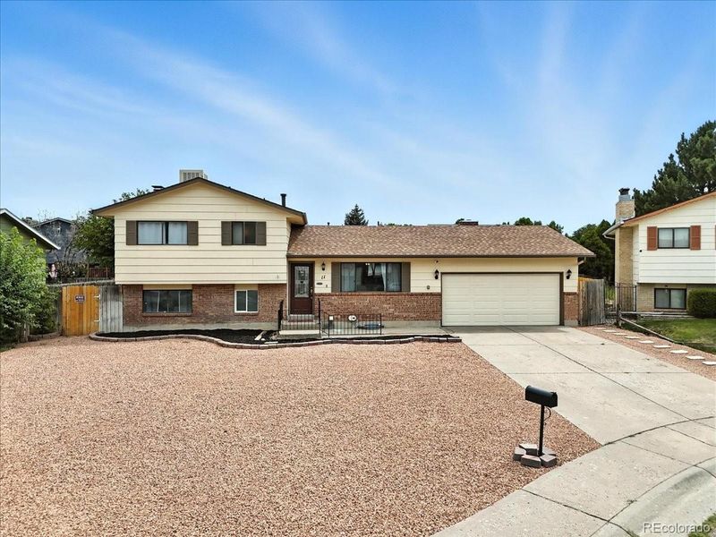 11 Senate Ct, Pueblo, CO 81005