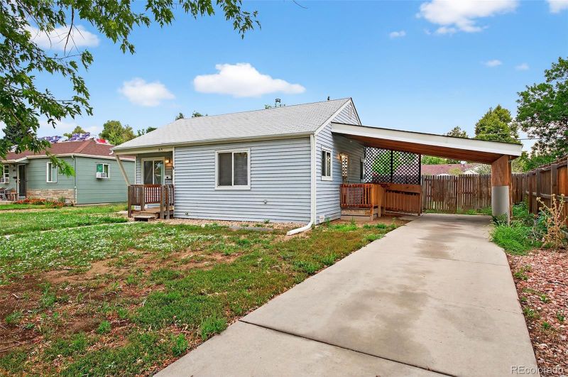 815 Macon St, Aurora, CO 80010