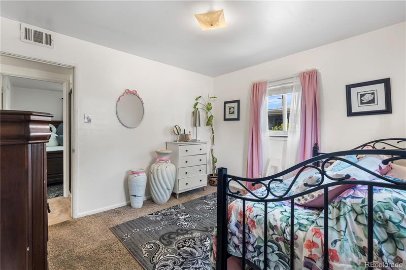 1157 Worchester St, Aurora, CO 80011