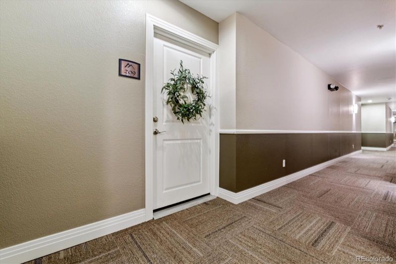 9079 E Panorama Cir #209, Englewood, CO 80112
