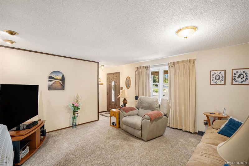 2556 S Elkhart St, Aurora, CO 80014