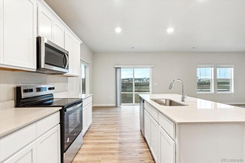 9352 Ceylon St, Commerce City, CO 80022