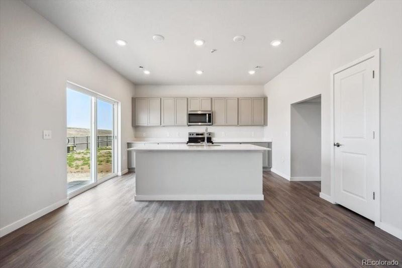 9362 Ceylon St, Commerce City, CO 80022
