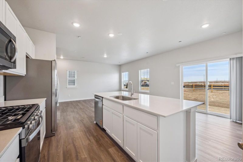 9372 Ceylon St, Commerce City, CO 80022