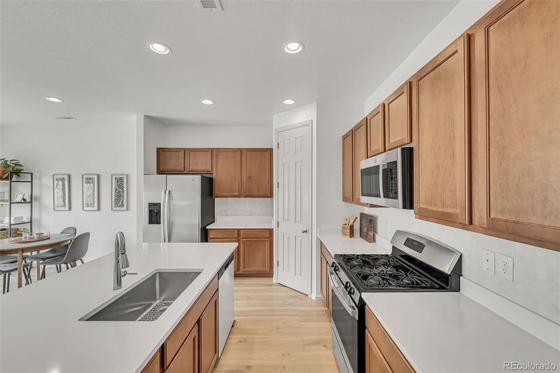2216 Sunrise Ln, Pueblo, CO 81008
