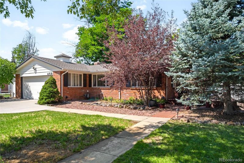 469 Newark St, Aurora, CO 80010