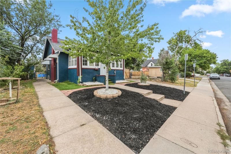 1561 Clinton St, Aurora, CO 80010