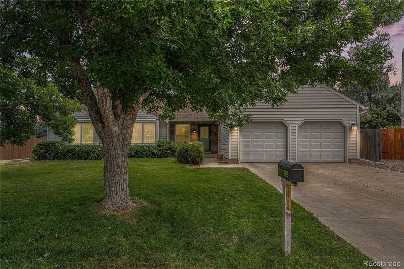 6802 S Forest St, Centennial, CO 80122